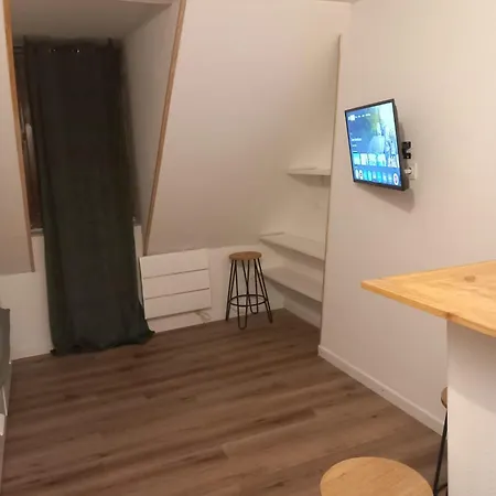 Cozy A - 13 Min Rouen Apartment Deville-les-Rouen