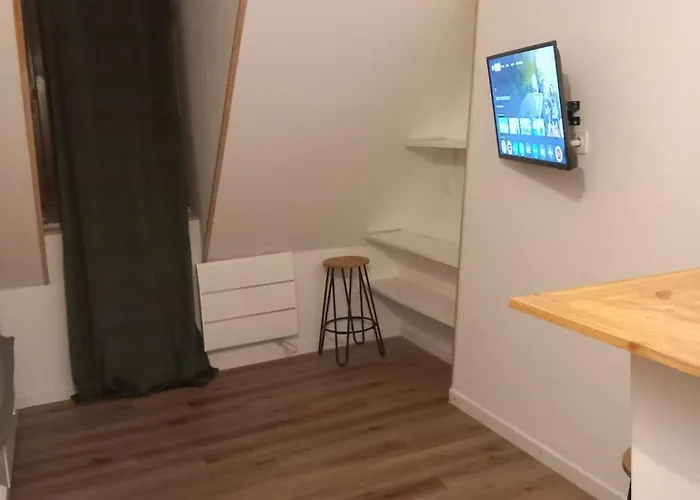Cozy A - 13 Min Rouen Apartment Deville-les-Rouen