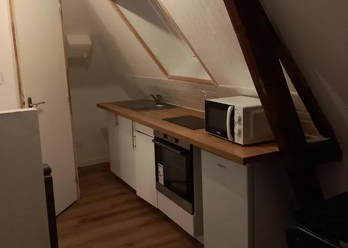 Cozy A - 13 Min Rouen Apartment Deville-les-Rouen
